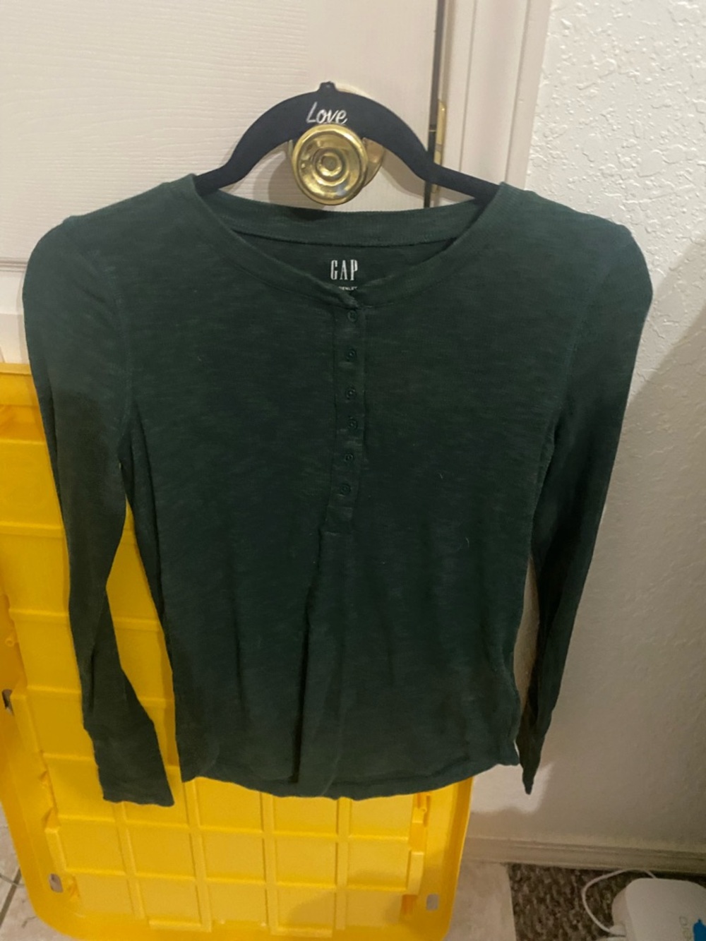 Gap Ribbed Button-Front Henley
Brand: Gap
Size: XS
